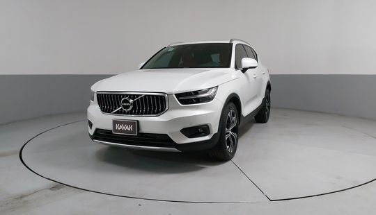 Volvo • XC40