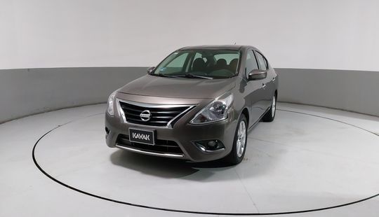 Nissan • Versa