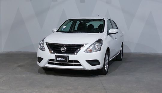 Nissan • Versa