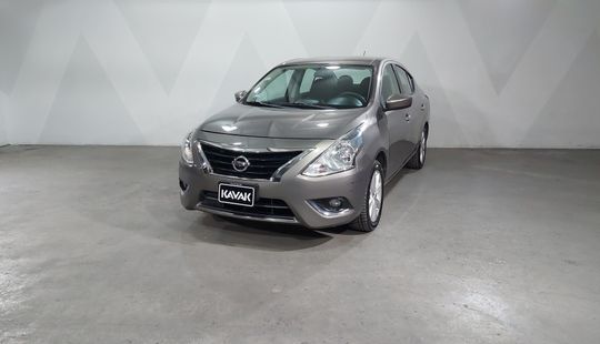 Nissan • Versa