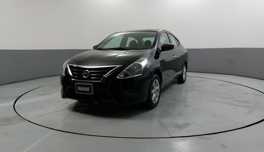 Nissan • Versa