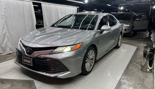 Toyota • Camry