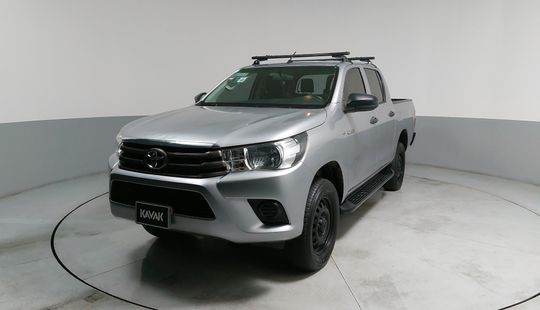 Toyota • Hilux