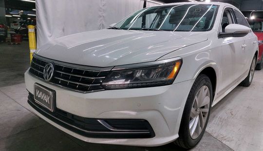 Volkswagen • Passat