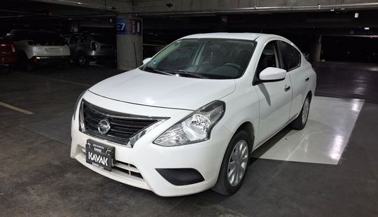 Nissan • Versa