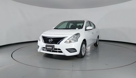 Nissan • Versa