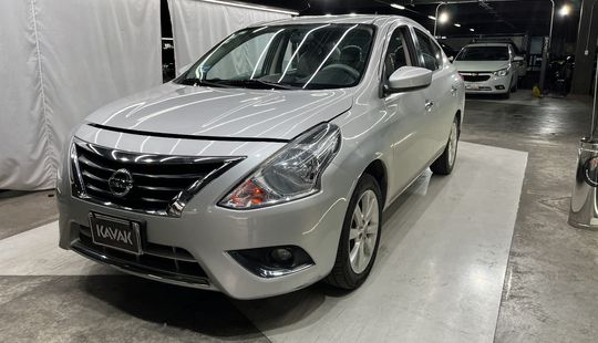 Nissan • Versa