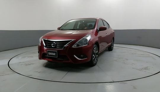 Nissan • Versa