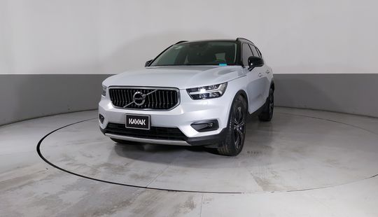 Volvo • XC40