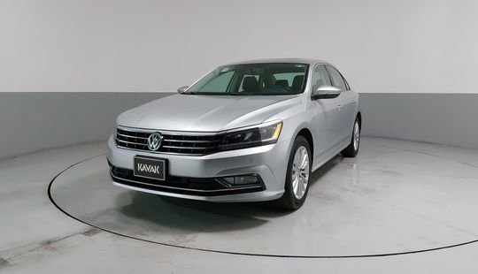 Volkswagen • Passat