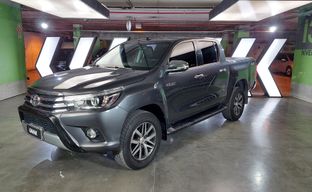 Toyota • Hilux