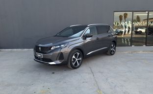 Peugeot • 5008