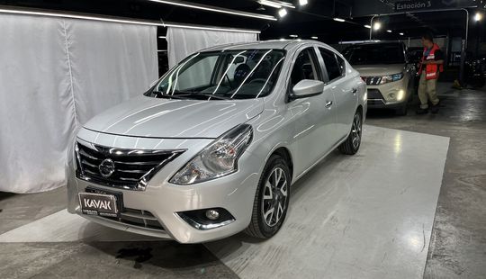 Nissan • Versa