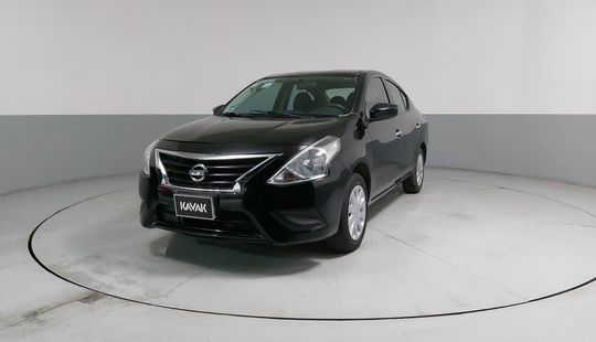 Nissan • Versa