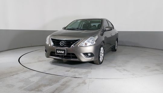 Nissan • Versa