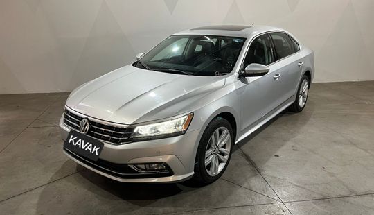 Volkswagen • Passat