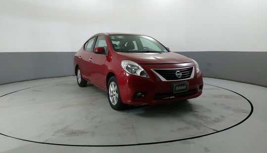 Nissan • Versa