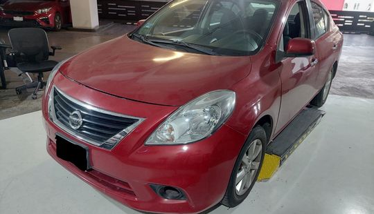 Nissan • Versa