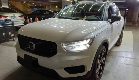 Volvo • XC40