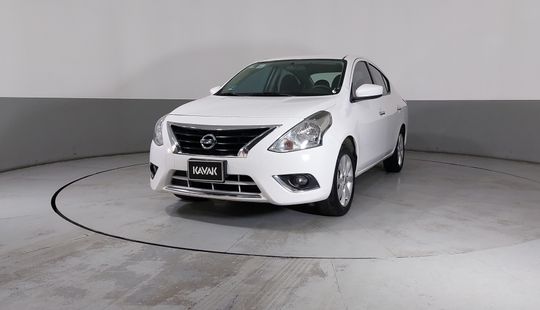 Nissan • Versa