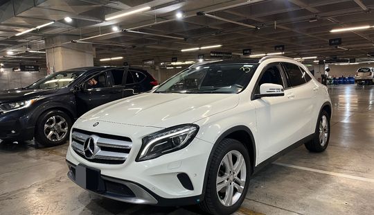 Mercedes Benz • Clase GLA