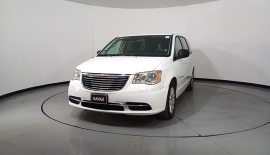 Chrysler • Town & Country