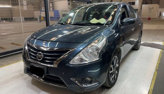 Nissan • Versa