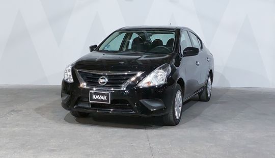 Nissan • Versa