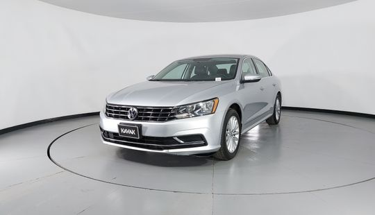 Volkswagen • Passat