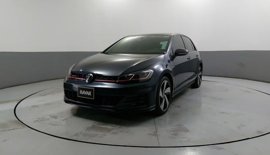 Volkswagen • Golf