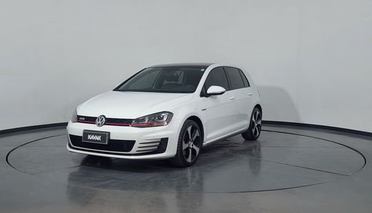 Volkswagen • Golf