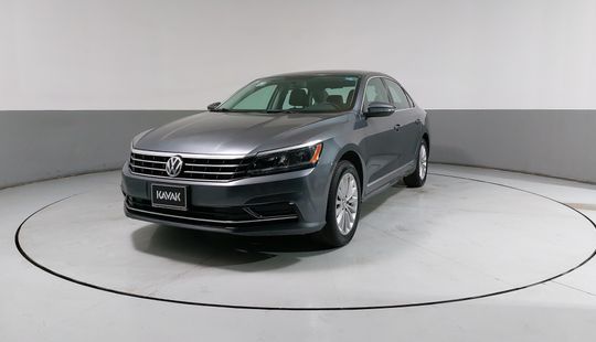 Volkswagen • Passat