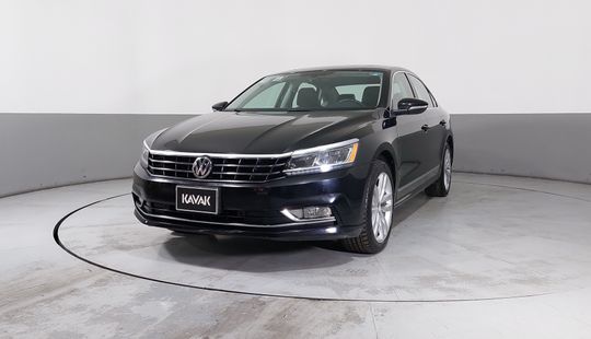 Volkswagen • Passat