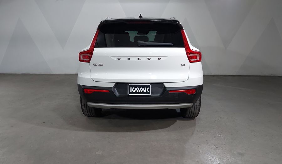 Volvo Xc40 2.0 T4 MOMENTUM AUTO Suv 2020