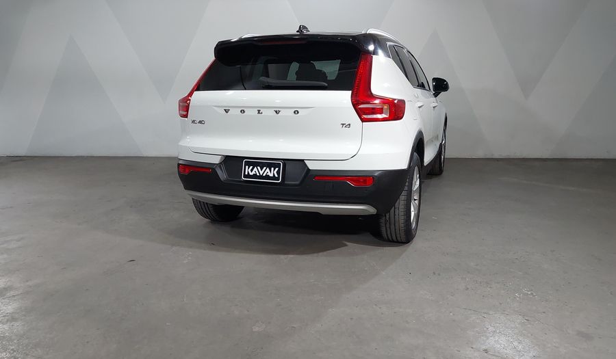 Volvo Xc40 2.0 T4 MOMENTUM AUTO Suv 2020