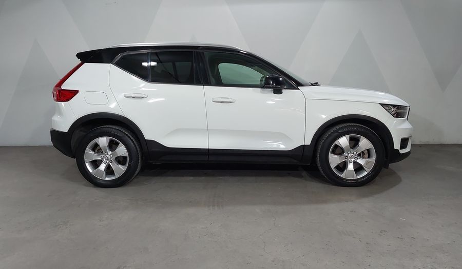 Volvo Xc40 2.0 T4 MOMENTUM AUTO Suv 2020