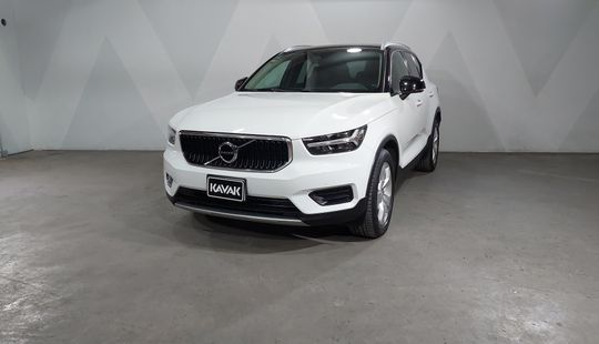 Volvo • XC40