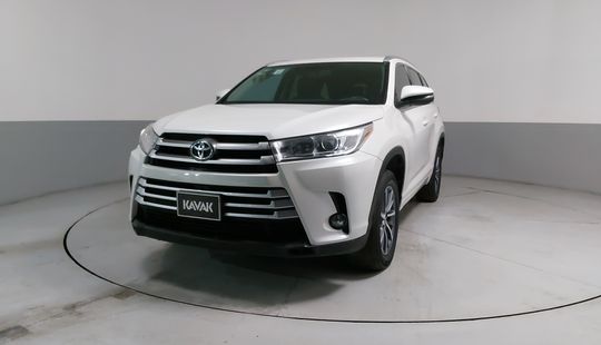 Toyota • Highlander