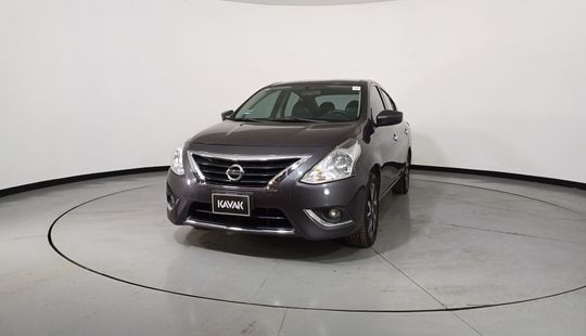 Nissan • Versa