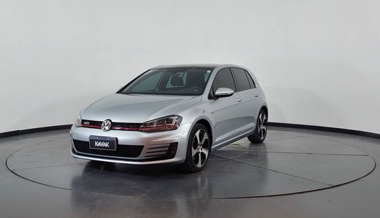 Volkswagen • Golf