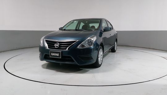 Nissan • Versa