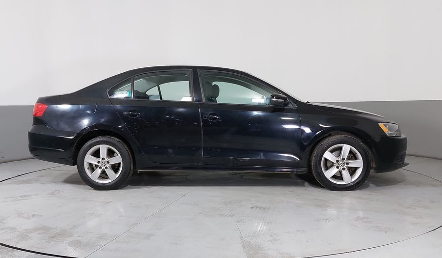 Volkswagen Jetta 2.5 STYLE ACTIVE MT Sedan 2013