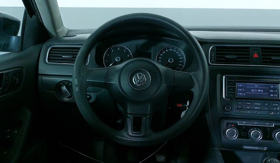 Volkswagen Jetta 2.5 STYLE ACTIVE MT Sedan 2013