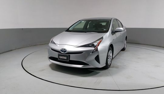 Toyota • Prius