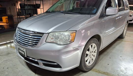 Chrysler • Town & Country