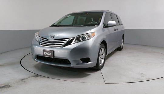 Toyota • Sienna