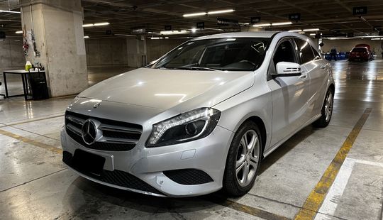 Mercedes Benz • Clase A