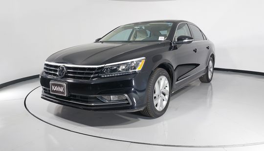 Volkswagen • Passat