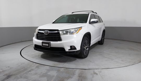 Toyota • Highlander