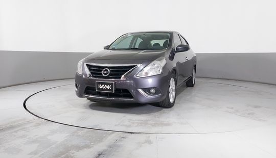 Nissan • Versa